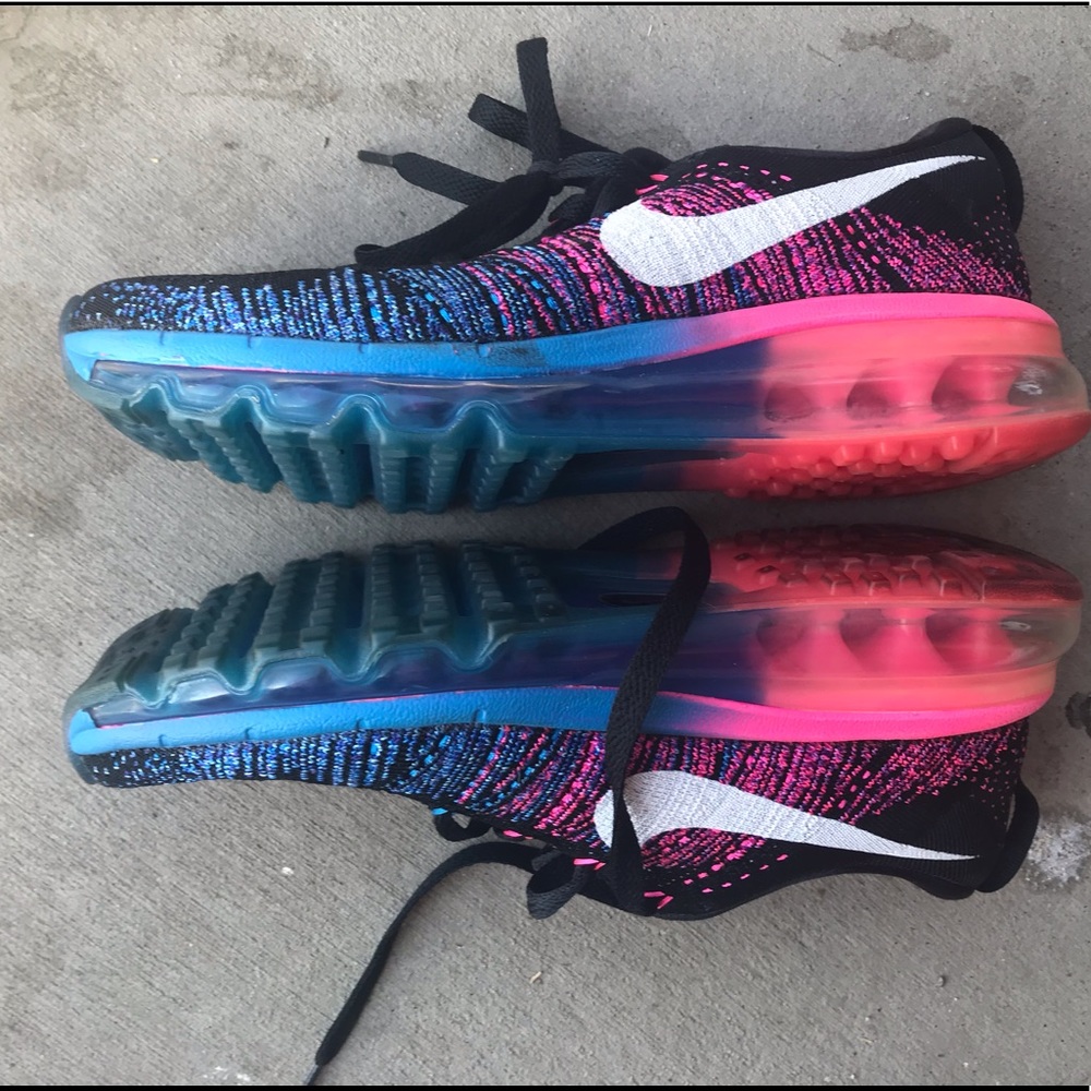 Nike AIRMAX fly knit women’s size 7